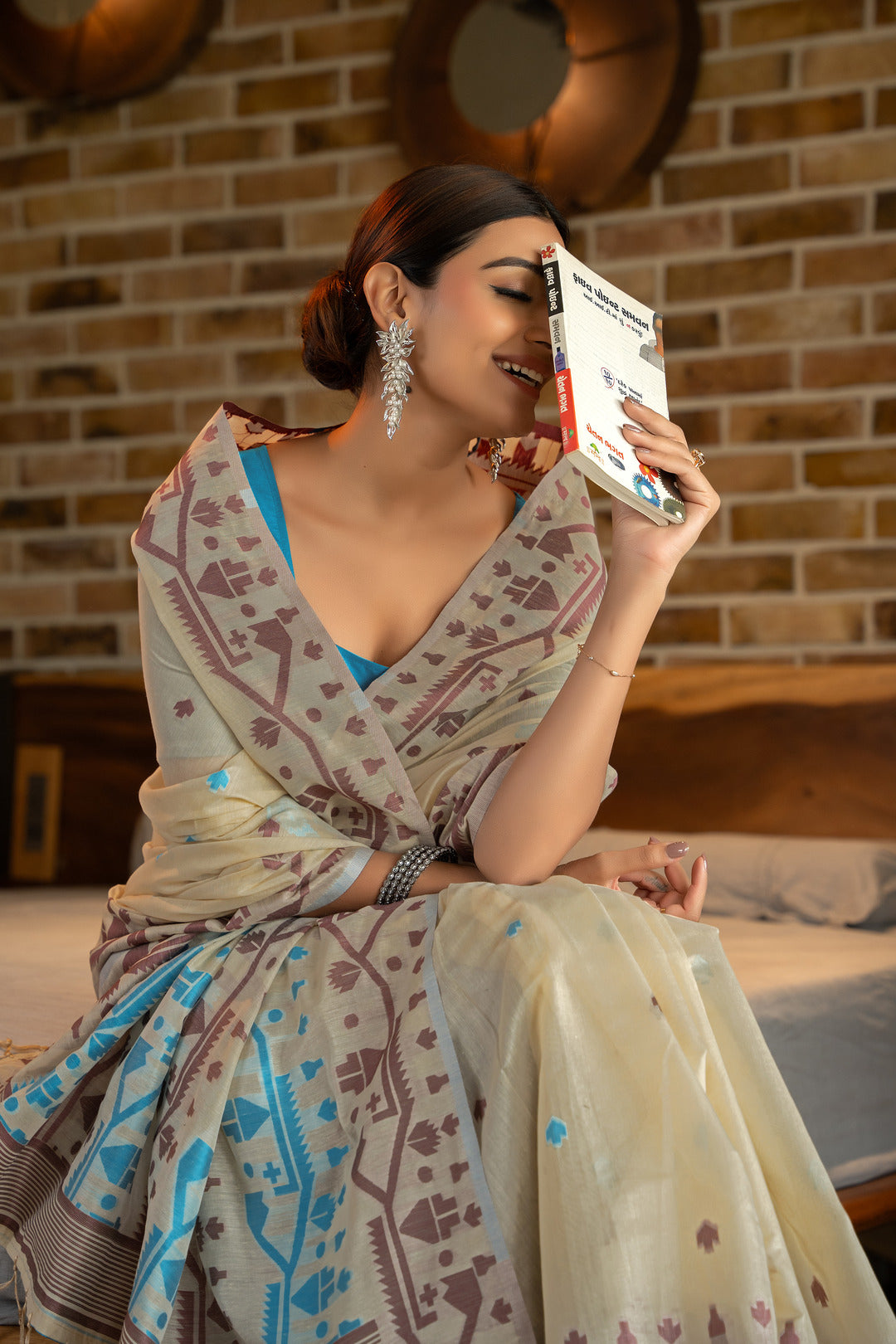 Dhiyona GR Women's Pankti Carolina Blue Cotton Jamdani Saree