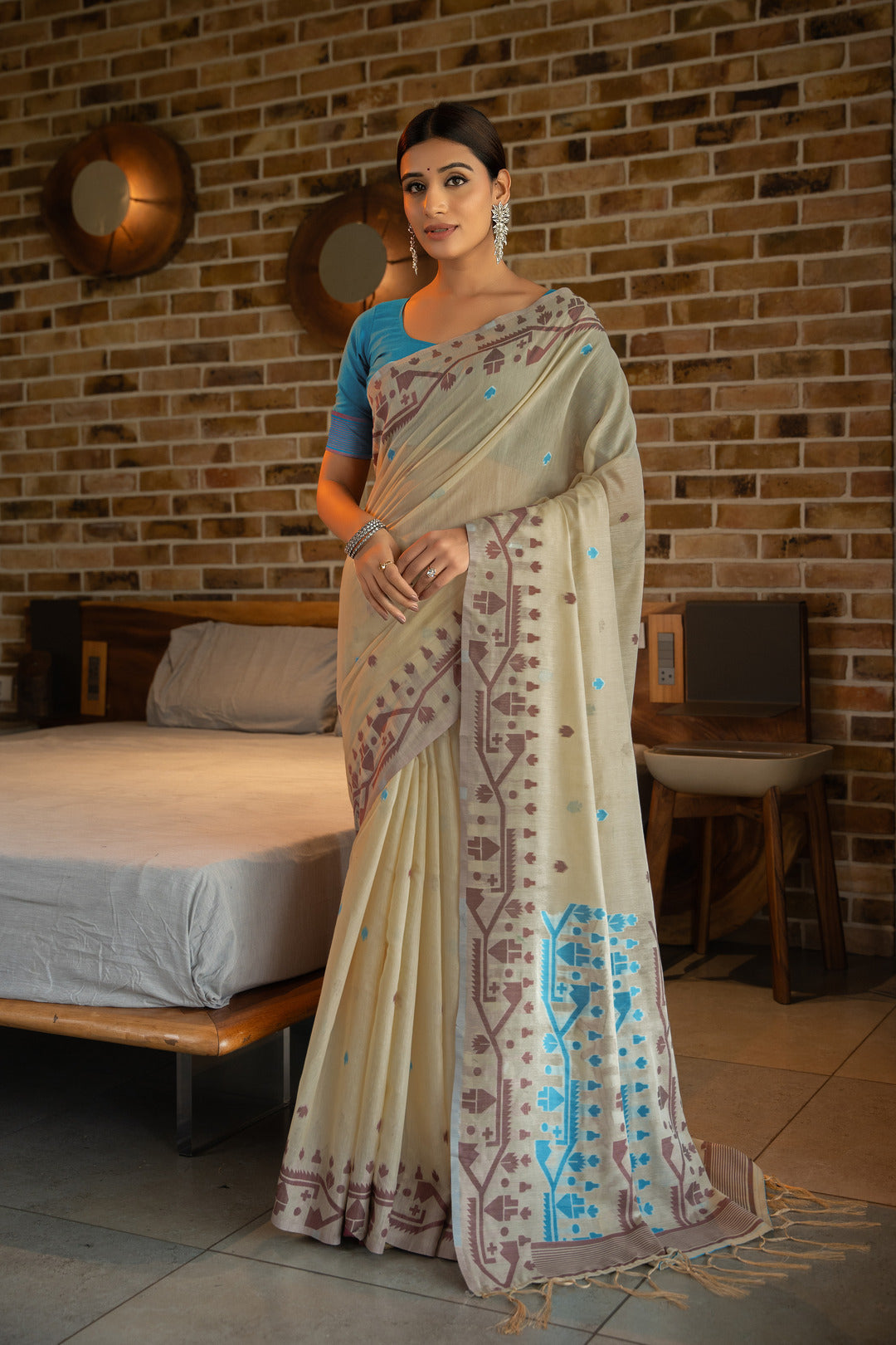 Dhiyona GR Women's Pankti Carolina Blue Cotton Jamdani Saree