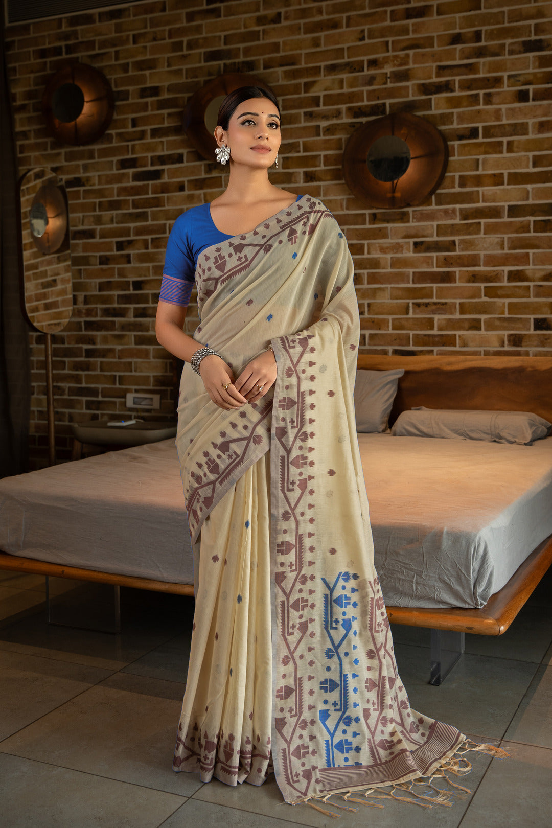 Dhiyona GR Women's Pankti Cerulean Navy Cotton Jamdani Saree