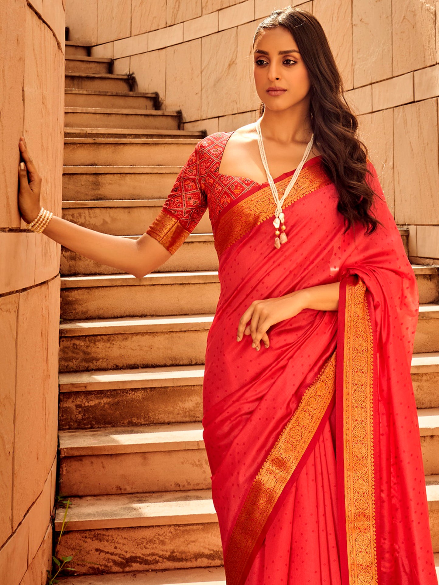 Women's Silk Blend Pink Woven Design Designer Saree With Blouse Piece