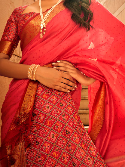 Women's Silk Blend Pink Woven Design Designer Saree With Blouse Piece