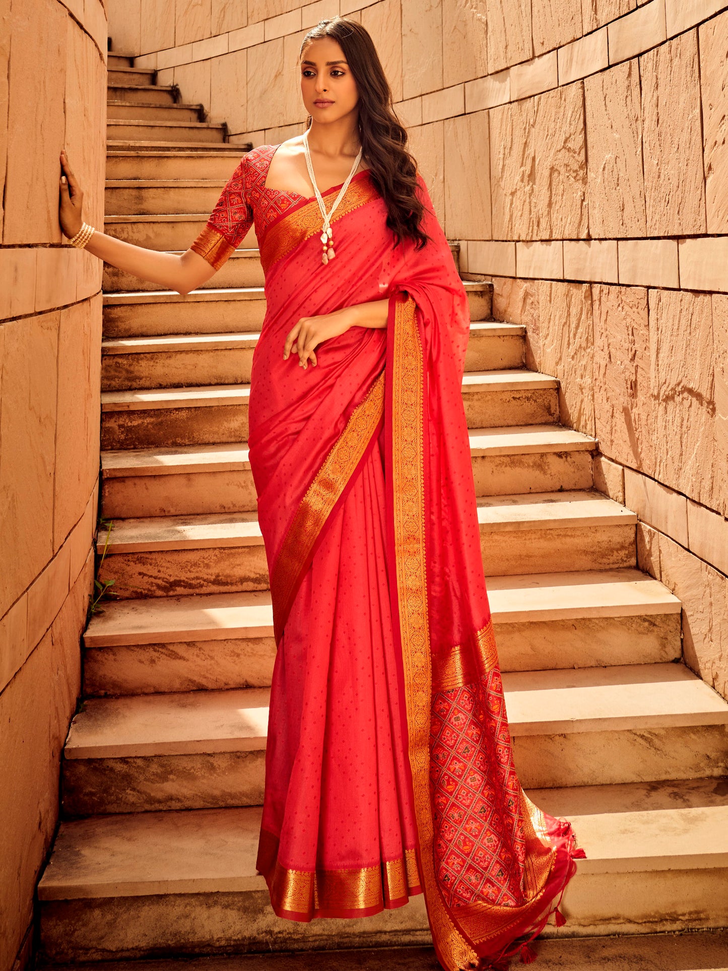Women's Silk Blend Pink Woven Design Designer Saree With Blouse Piece