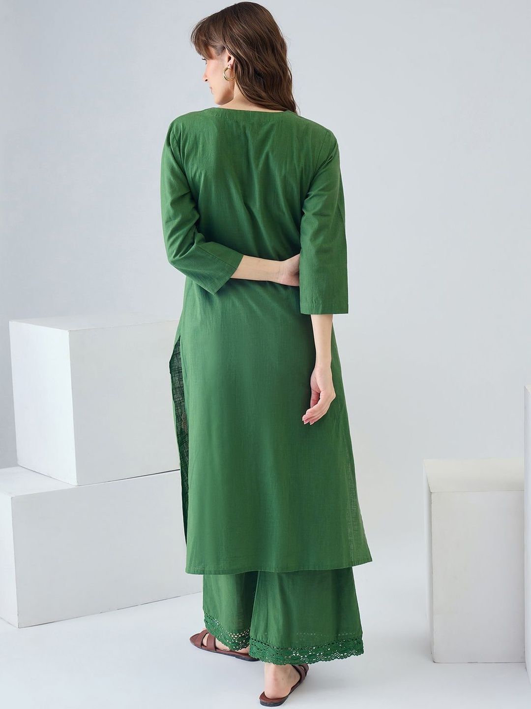 Women Floral Embroidered Regular Thread Work Pure Cotton Kurta with Trousers