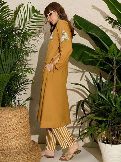 Women Floral Embroidered Pure Cotton Kurta with Trousers