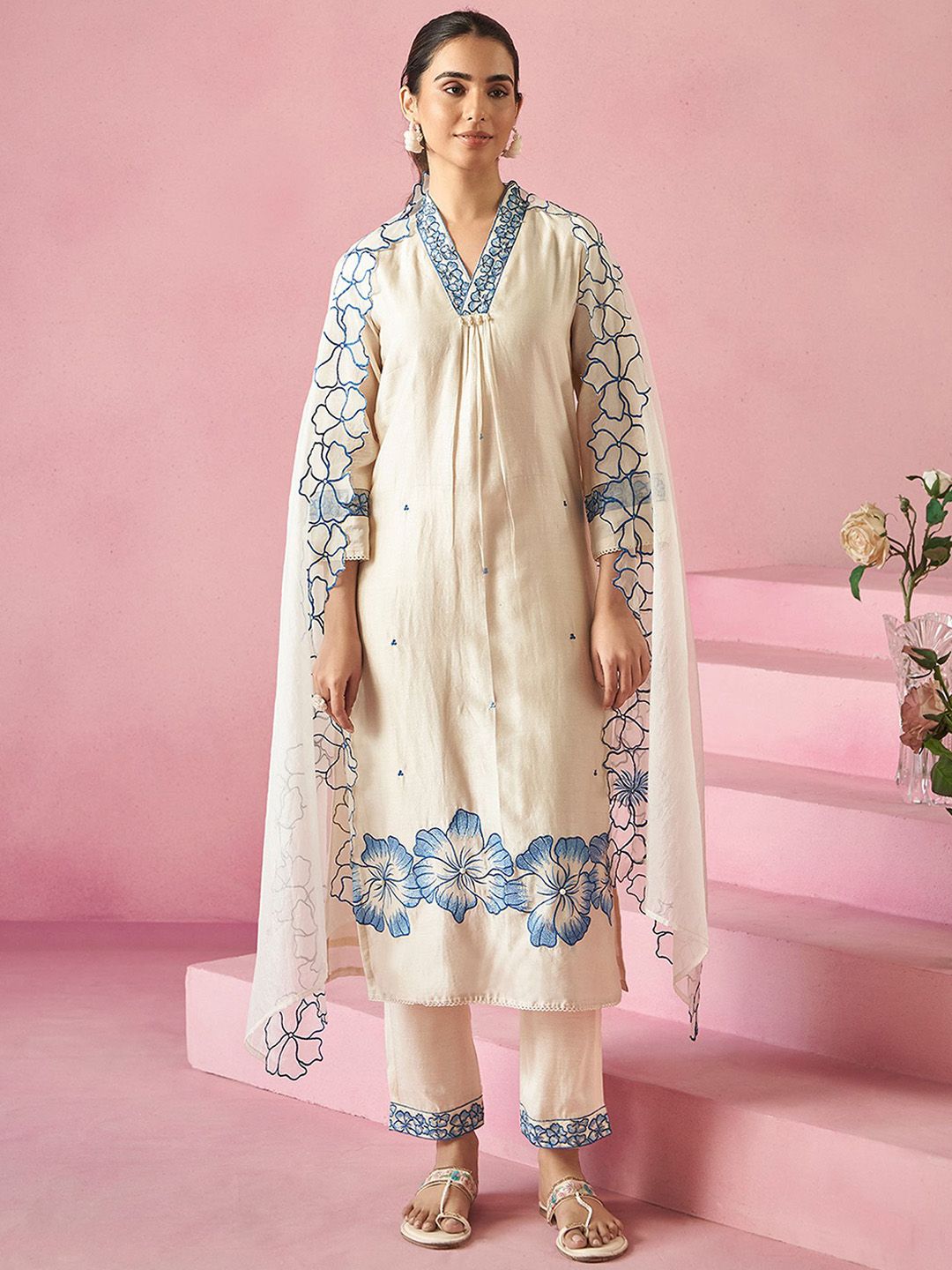 Floral Embroidered Thread Work Straight Kurta With Trousers & Dupatta