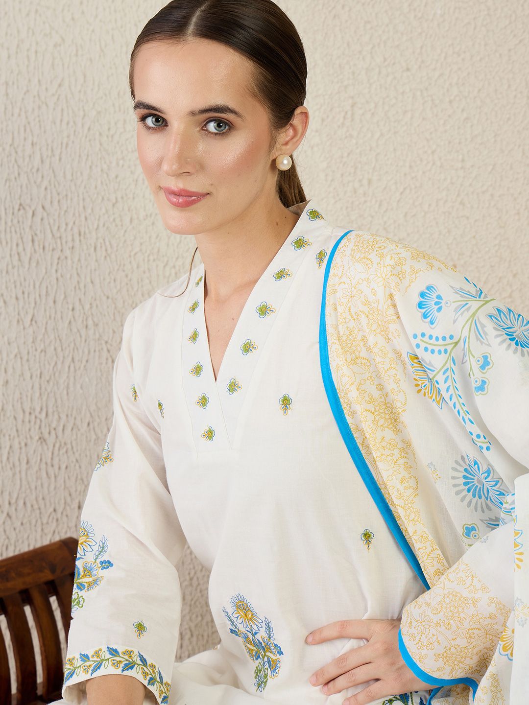 Dhiyona IE Women Floral Embroidered Thread Work Pure Cotton Kurta with Trousers & Dupatta