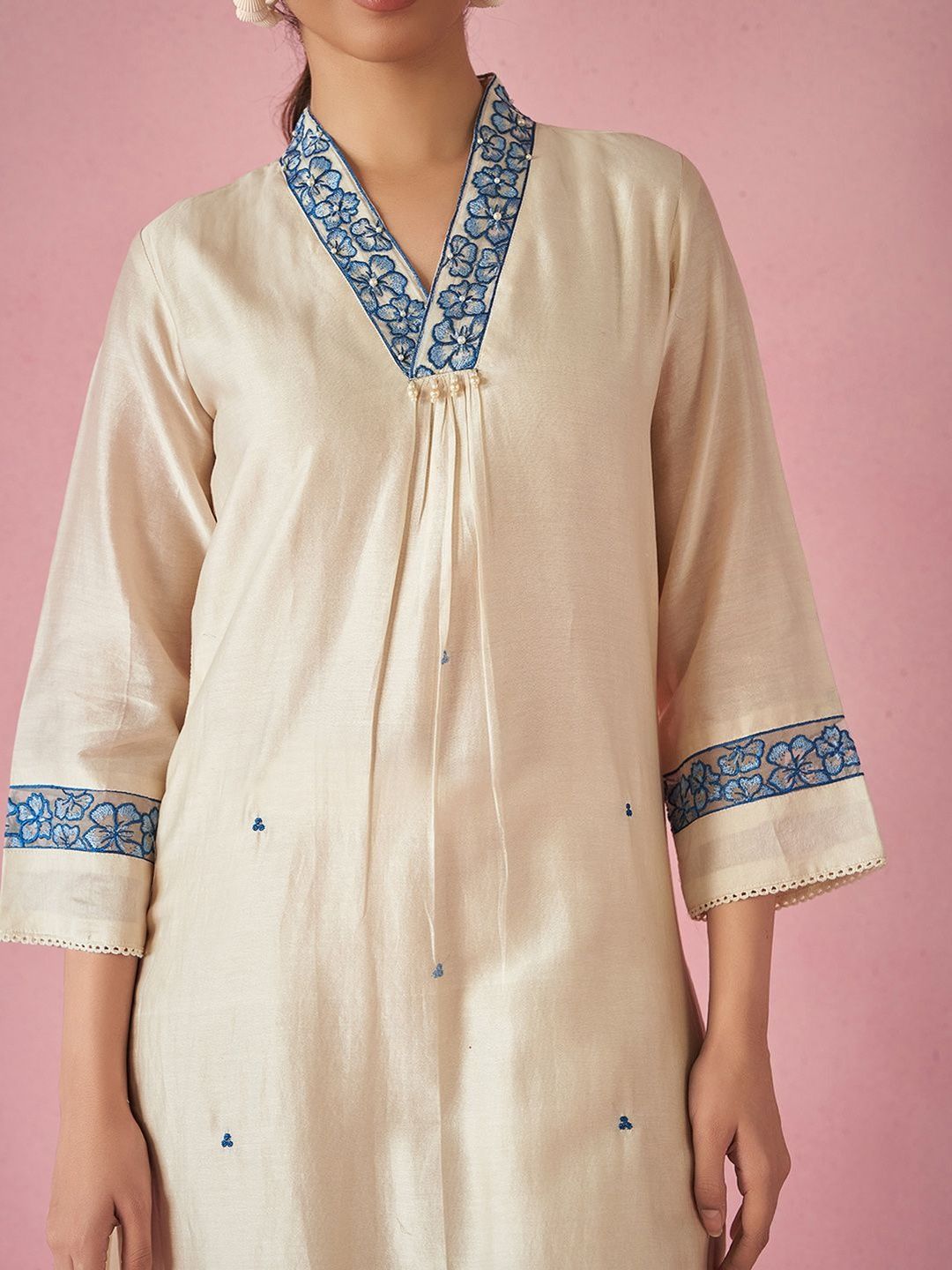 Women Floral Embroidered Regular Thread Work Kurta with Trousers & With Dupatta