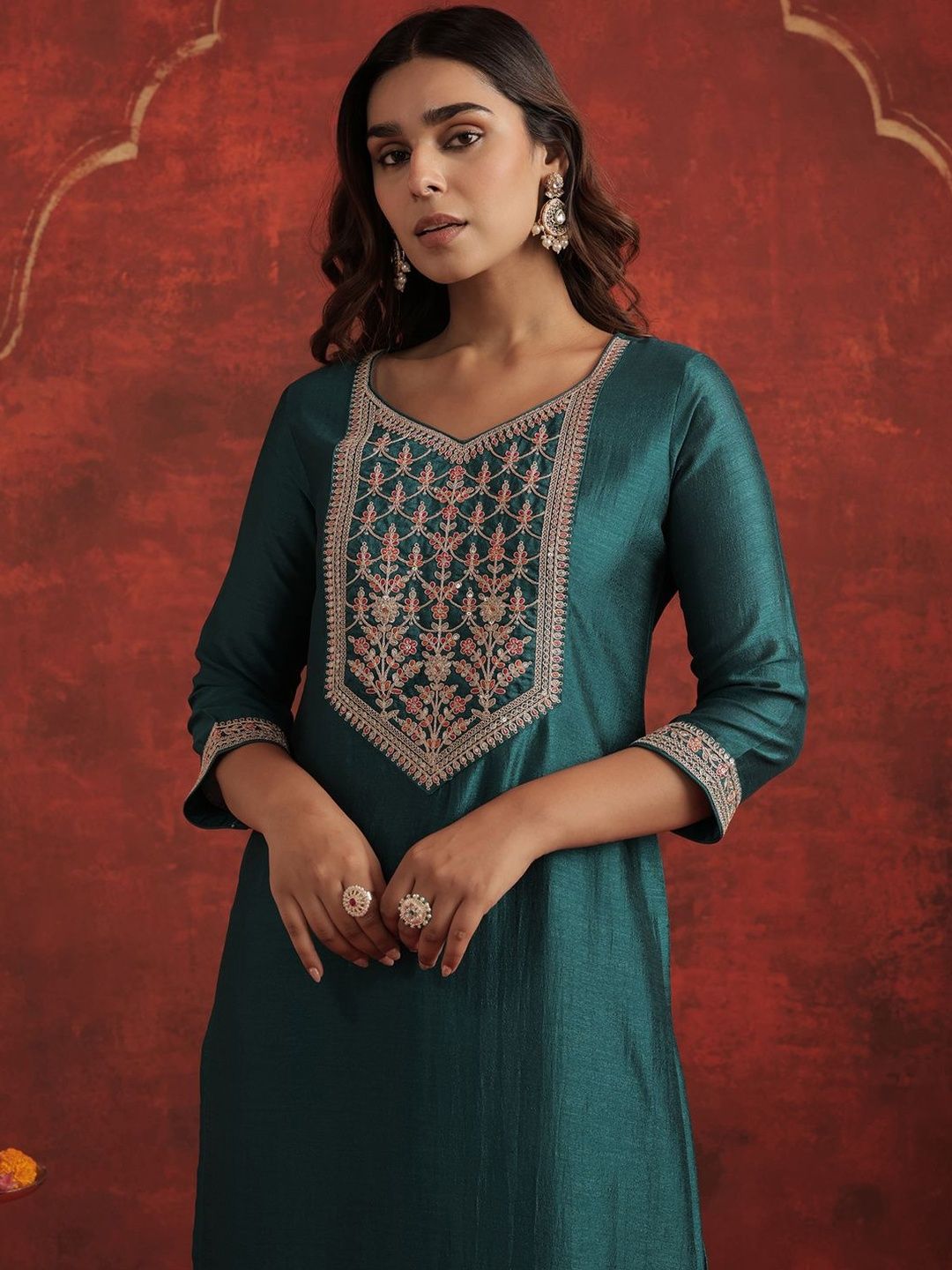 Women Ethnic Motifs Embroidered Regular Liva Kurta with Trousers Kurta Sets