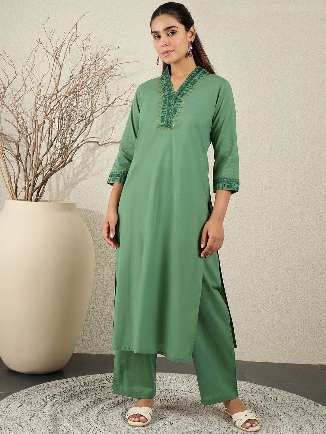 Ethnic Motifs Embroidered Thread Work Pure Cotton Kurta With Trousers