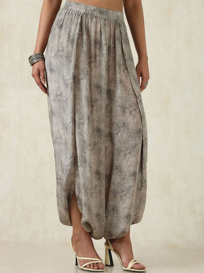 Dhiyona SO Women's Dyed Thread Work Round Neck Puffed Sleeves A-Line Kurta With Trousers