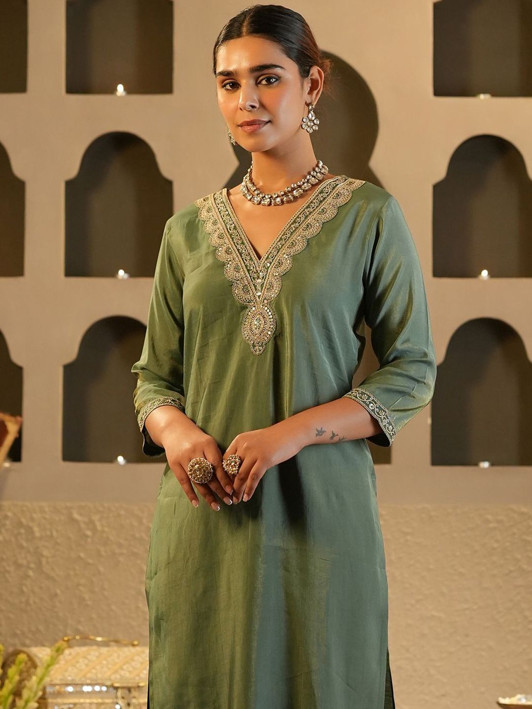 Dhiyona IE Women Woven Design Embroidered Kurta with Trousers