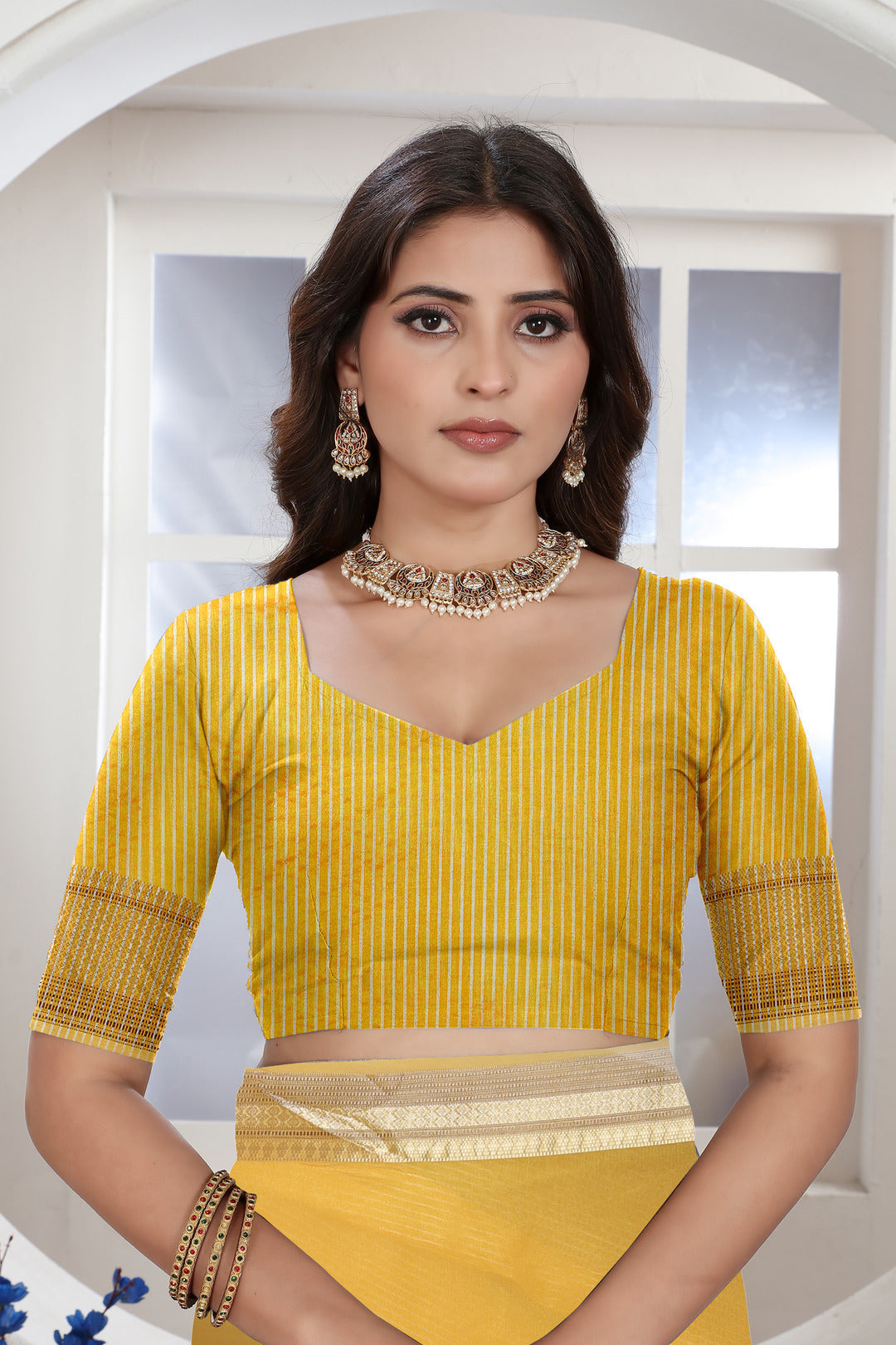 Dhiyona GR Women's Yellow Solid Zari Design Organza Saree
