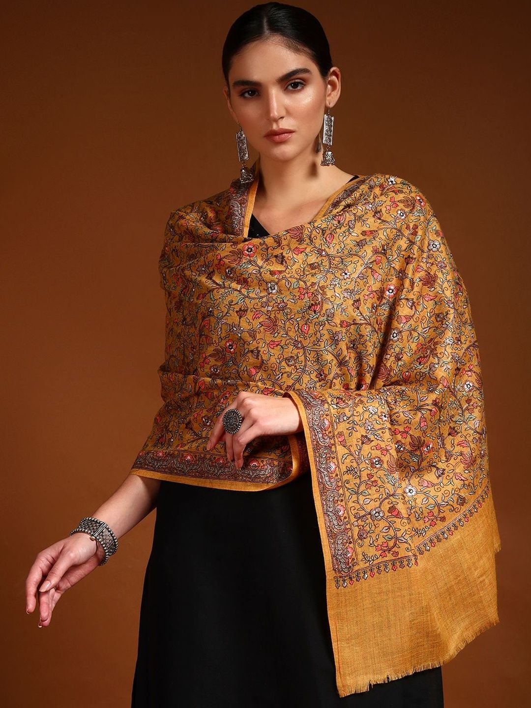 Dhiyona PA Women Floral Embroidered Shawl