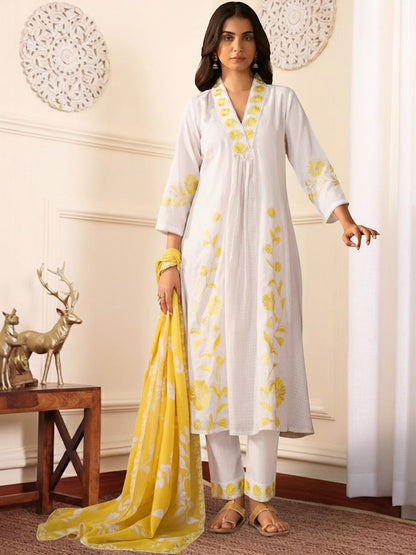 Women Floral Embroidered Regular Thread Work Pure Cotton Kurta with Trousers & With Dupatta