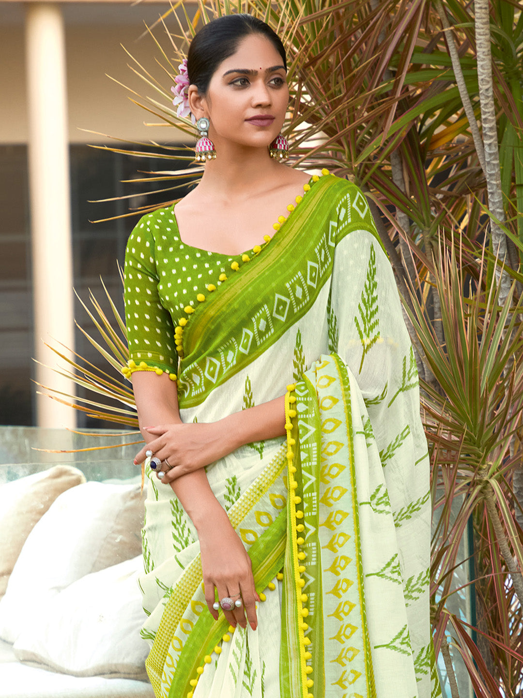 Women's cotton Light Green Embellished Designer Saree With Blouse Piece