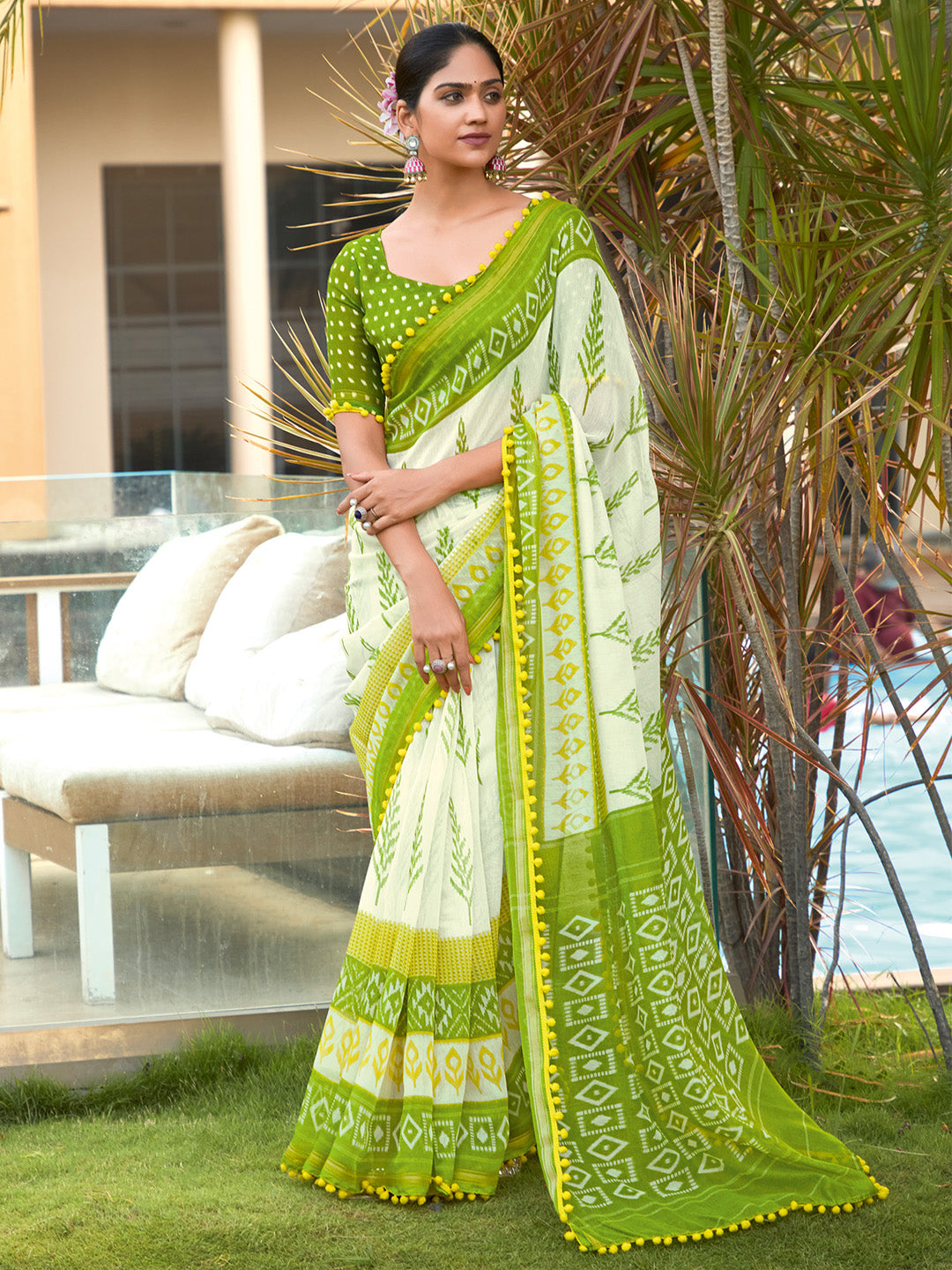 Women's cotton Light Green Embellished Designer Saree With Blouse Piece