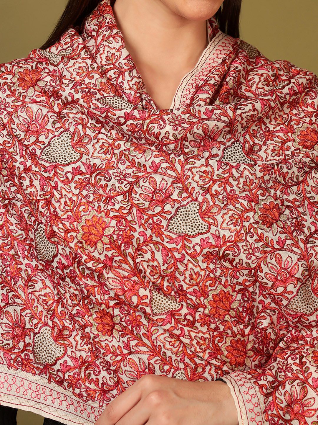 Dhiyona PA Floral Embroidered Hunar Woolen Nalki Shawl