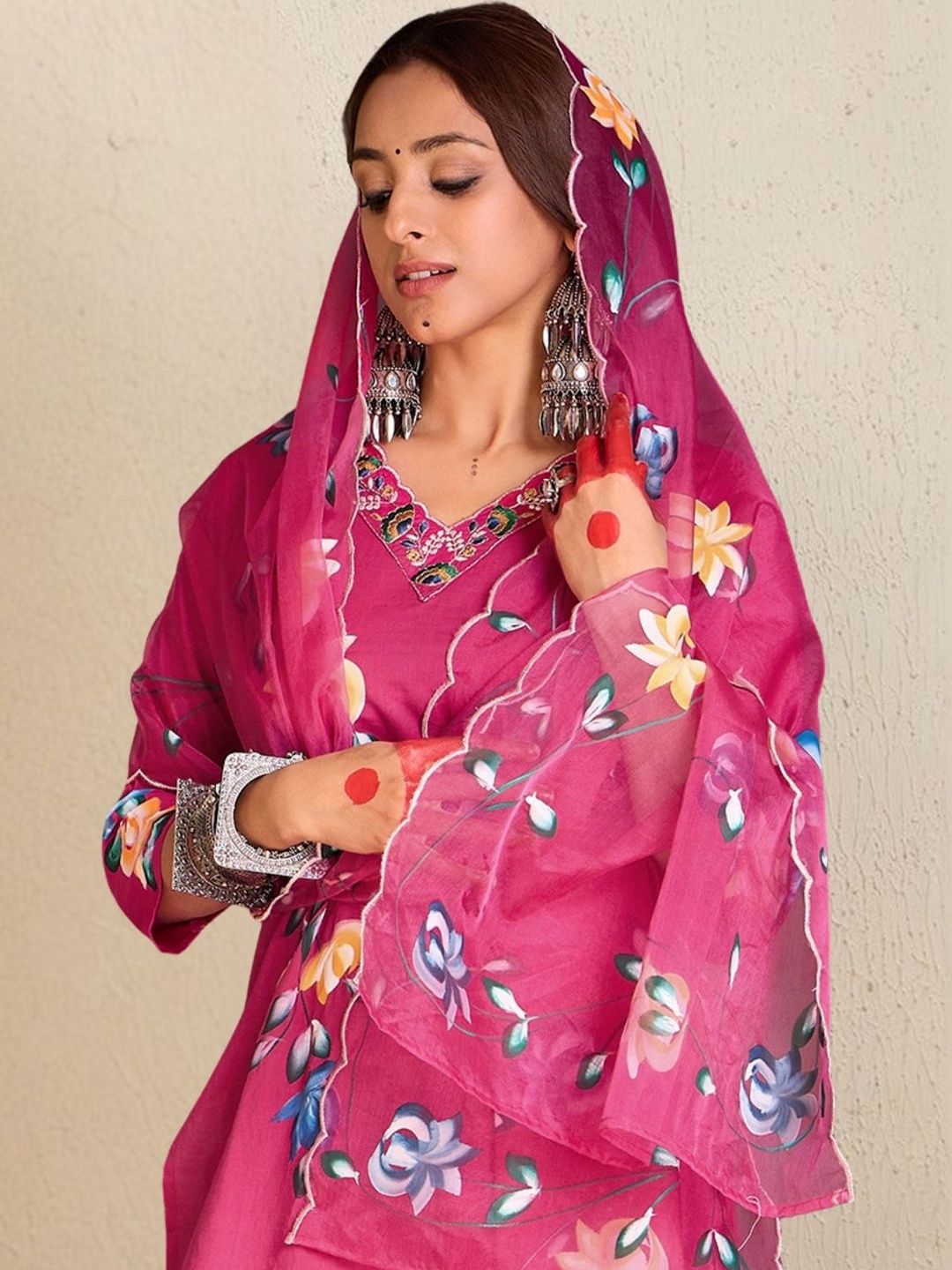 Dhiyona IE Women Floral Printed Regular Thread Work Pure Cotton Kurta with Trousers & With Dupatta