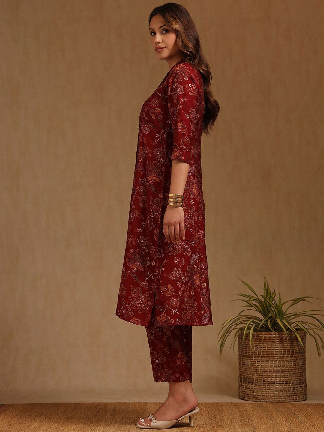 Dhiyona SO Women's Floral Printed Panelled Mandarin Collar A-Line Kurta With Trousers
