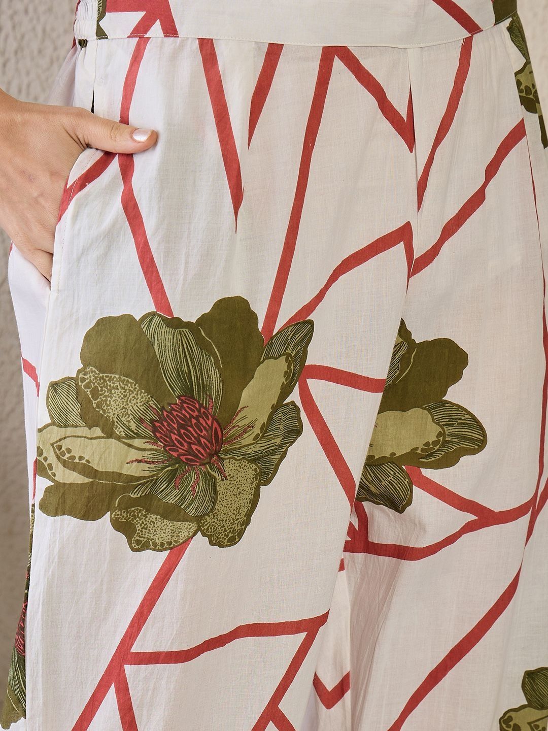 Women Floral Printed Regular Pure Cotton Kurta with Trousers