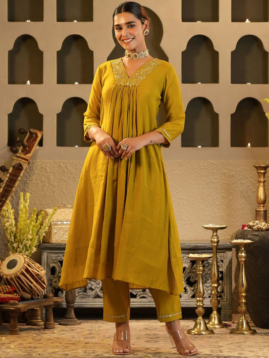 Dhiyona IE Women's Women Ethnic Motifs Embroidered Chanderi Silk Kurta with Trousers
