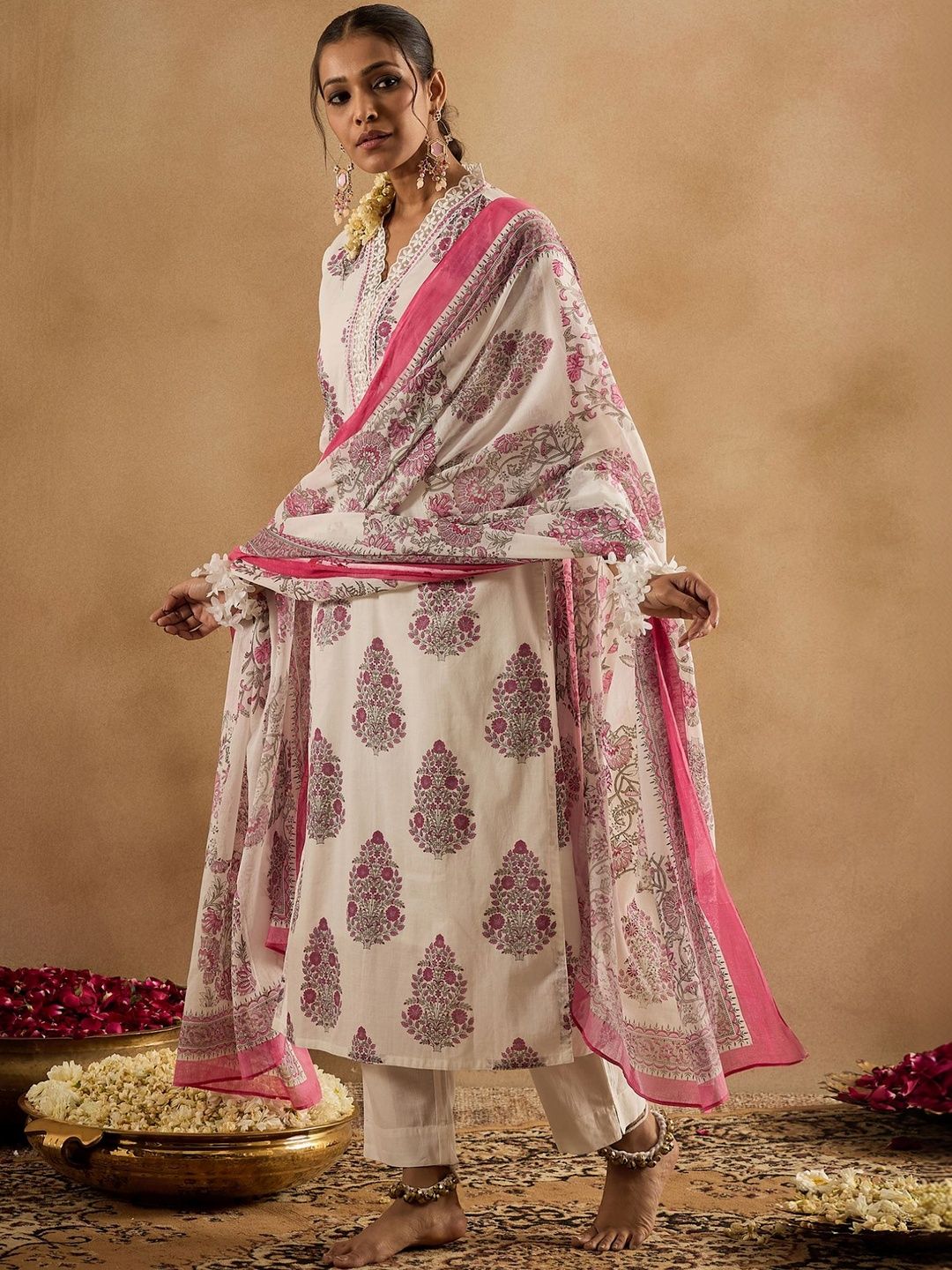 Women Floral Printed Regular Thread Work Pure Cotton Kurta with Trousers & With Dupatta