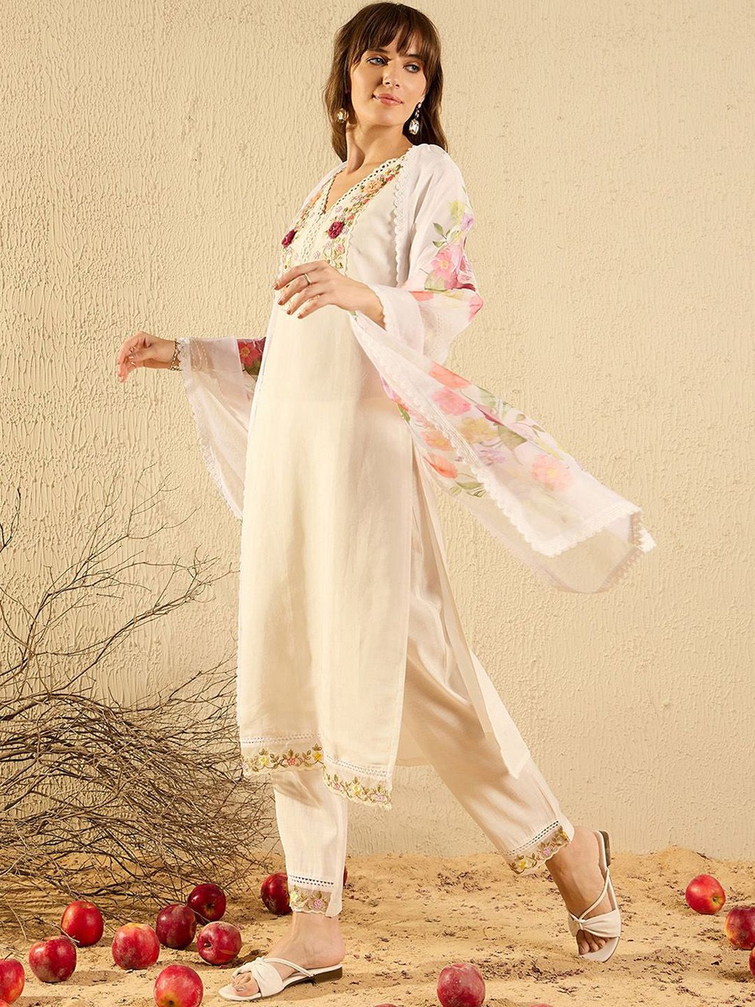 Women Floral Embroidered Regular Thread Work Kurta with Trousers & With Dupatta