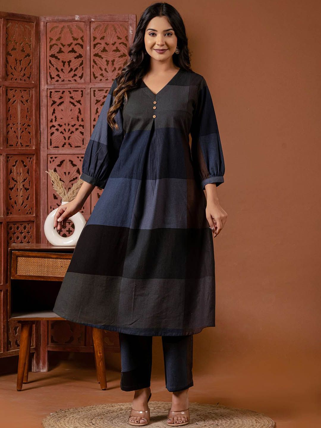 Dhiyona IE Checked V-Neck A-Line Tunic With Trouser Co-Ords