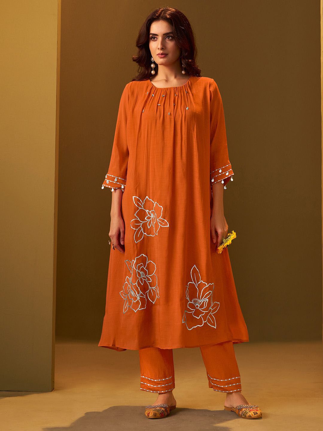 Women Floral Embroidered Regular Thread Work Kurta with Trousers