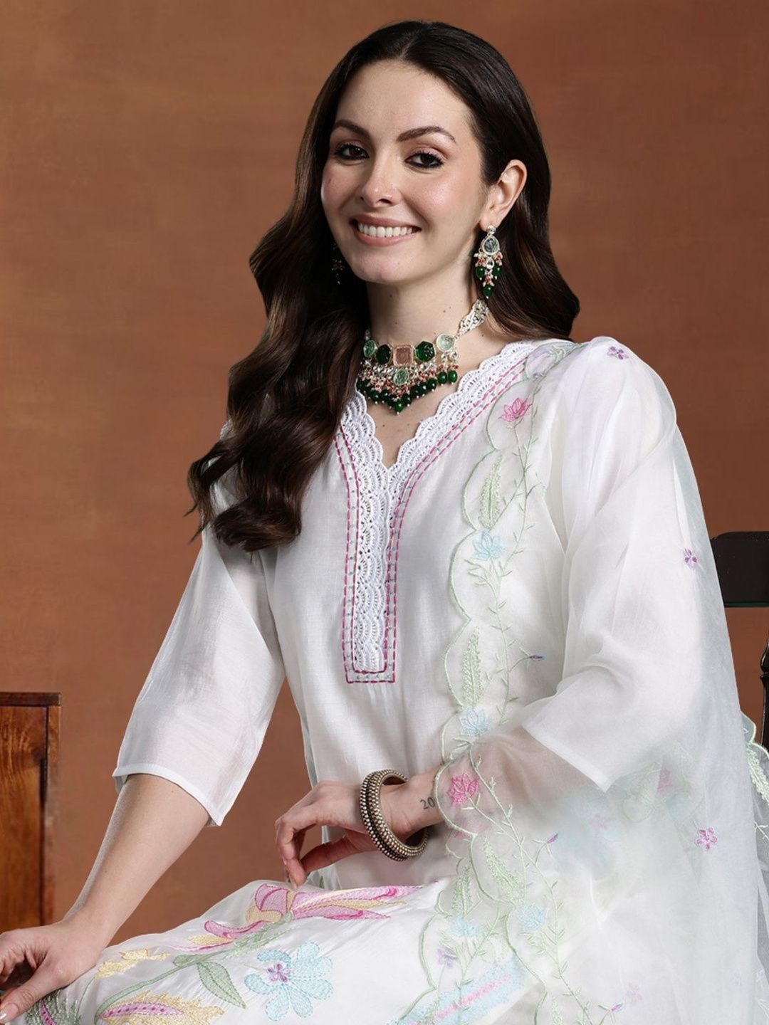 Dhiyona IE Women Floral Embroidered Regular Thread Work Kurta with Trousers & With Dupatta