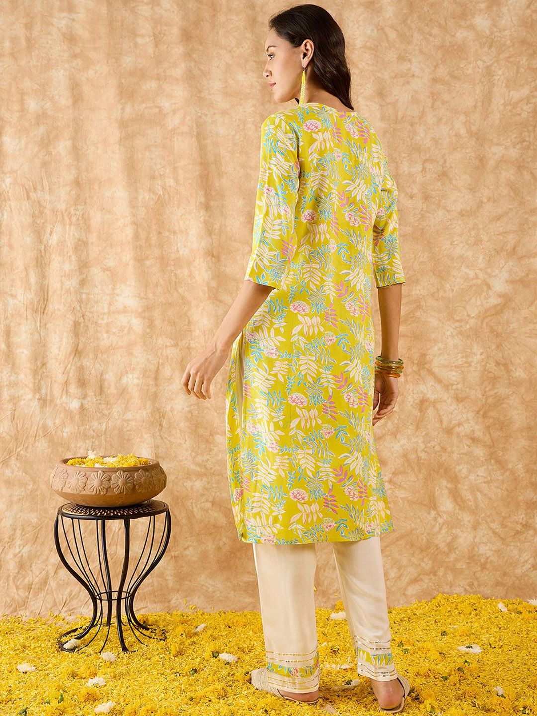 Floral Printed Straight Kurta with Trousers