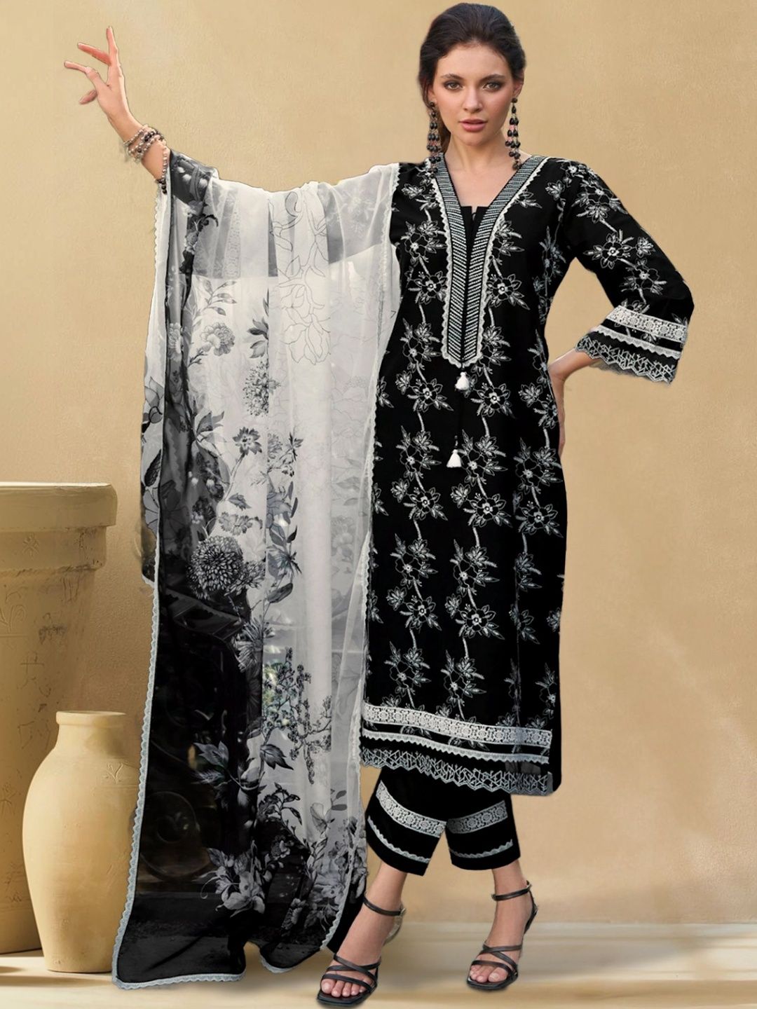Women Floral Printed Regular Thread Work Pure Cotton Kurta with Trousers & With Dupatta