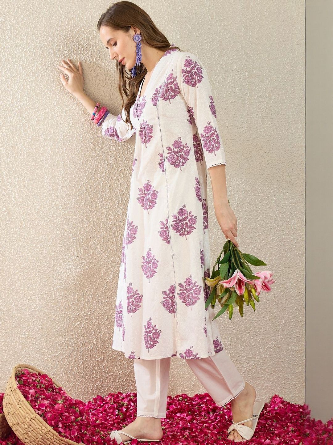 Dhiyona IE Printed V-Neck Three-Quarter Sleeves Pure Cotton Tunic And Trousers