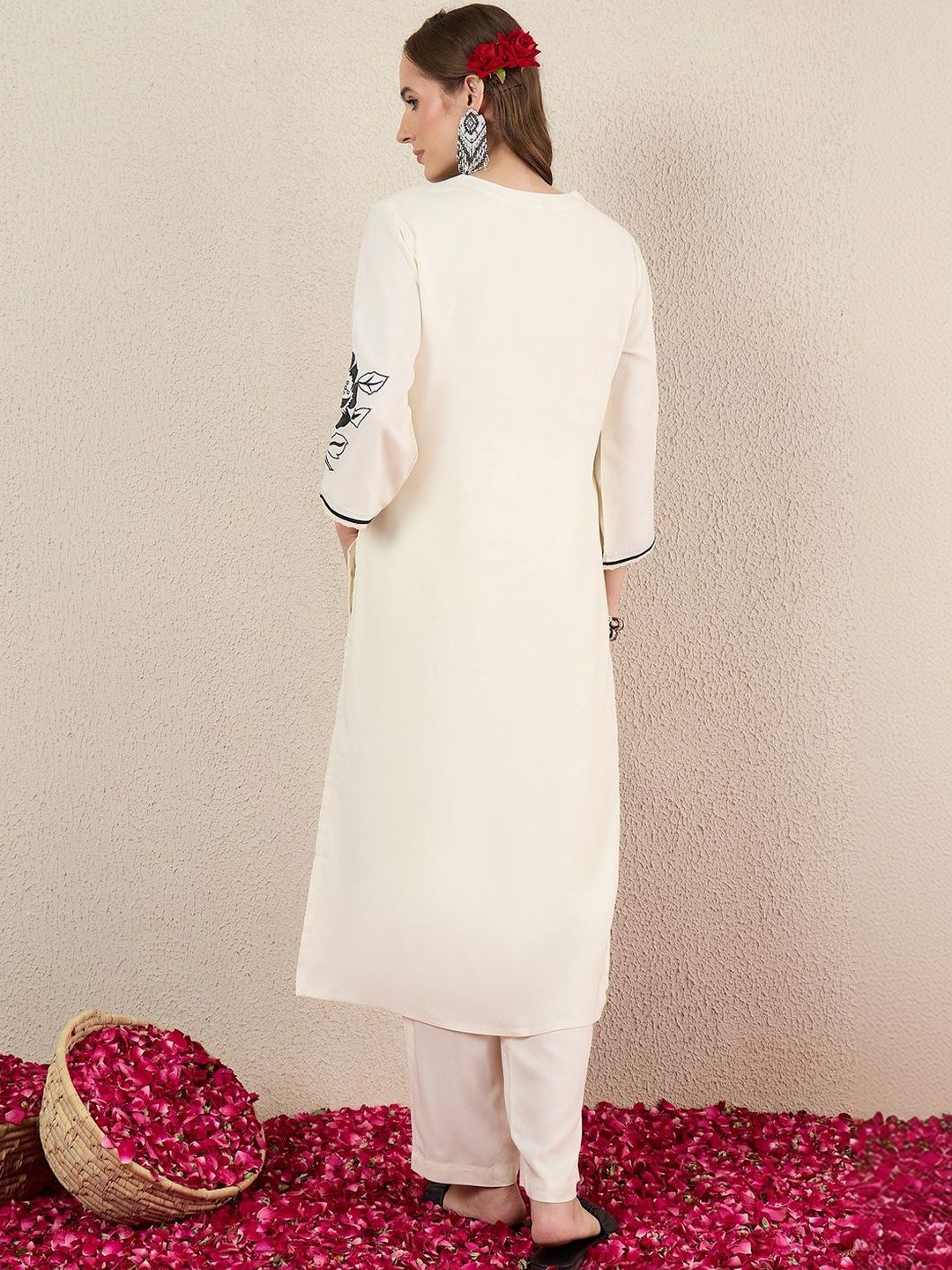 Women Floral Embroidered Regular Thread Work Kurta with Trousers