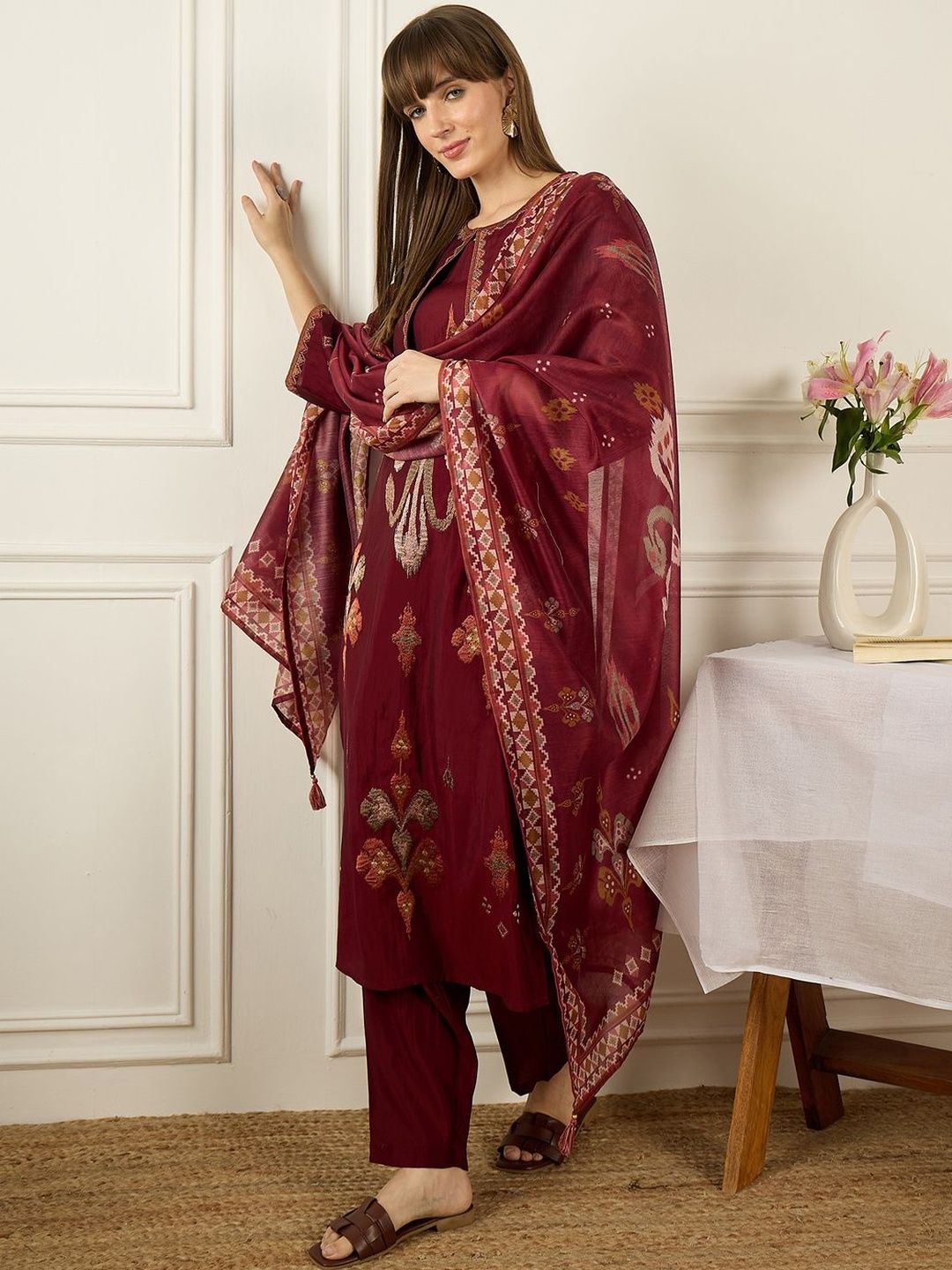 Dhiyona IE Floral Embroidered Round Neck Regular Straight Kurta With Trousers & Dupatta