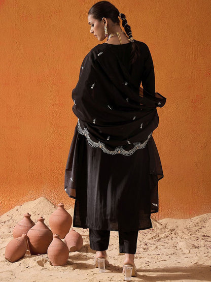 Dhiyona IE Floral Embroidered Straight Thread Work Kurta with Trousers & Dupatta
