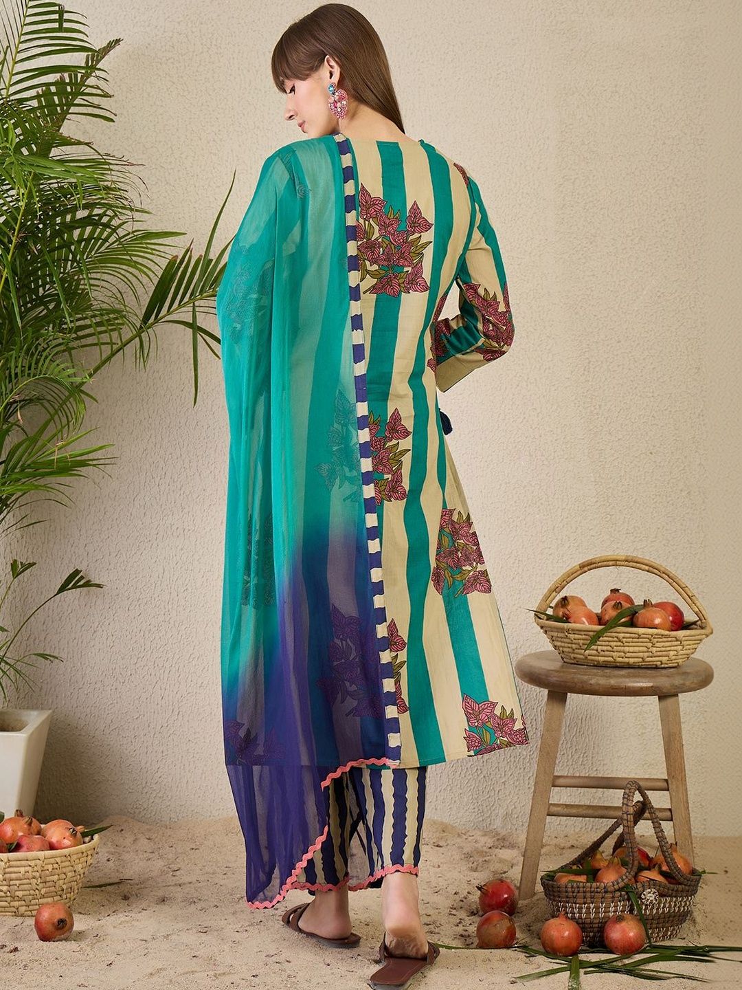 Women Printed Regular Thread Work Pure Cotton Kurta with Trousers & With Dupatta
