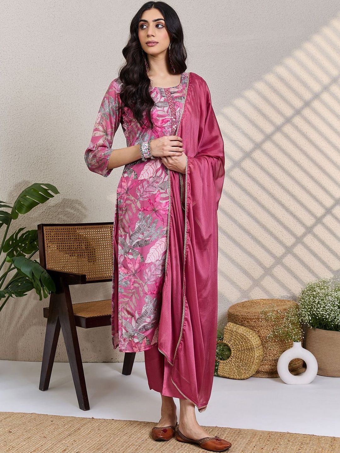 Dhiyona IE Women Floral Printed Regular Mirror Work Kurta With Trousers & Dupatta Kurta Sets