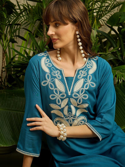 Women Ethnic Motifs Embroidered Thread Work Straight Kurta With Trousers