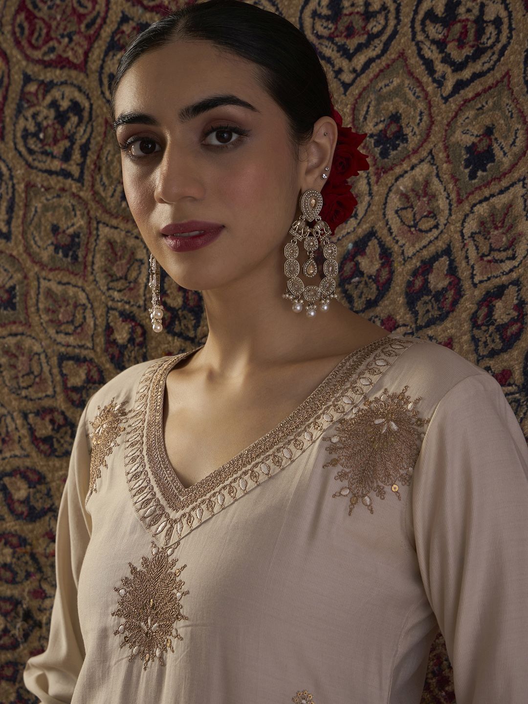 Ethnic Motifs Embroidered Thread Work Straight Kurta With Trouser