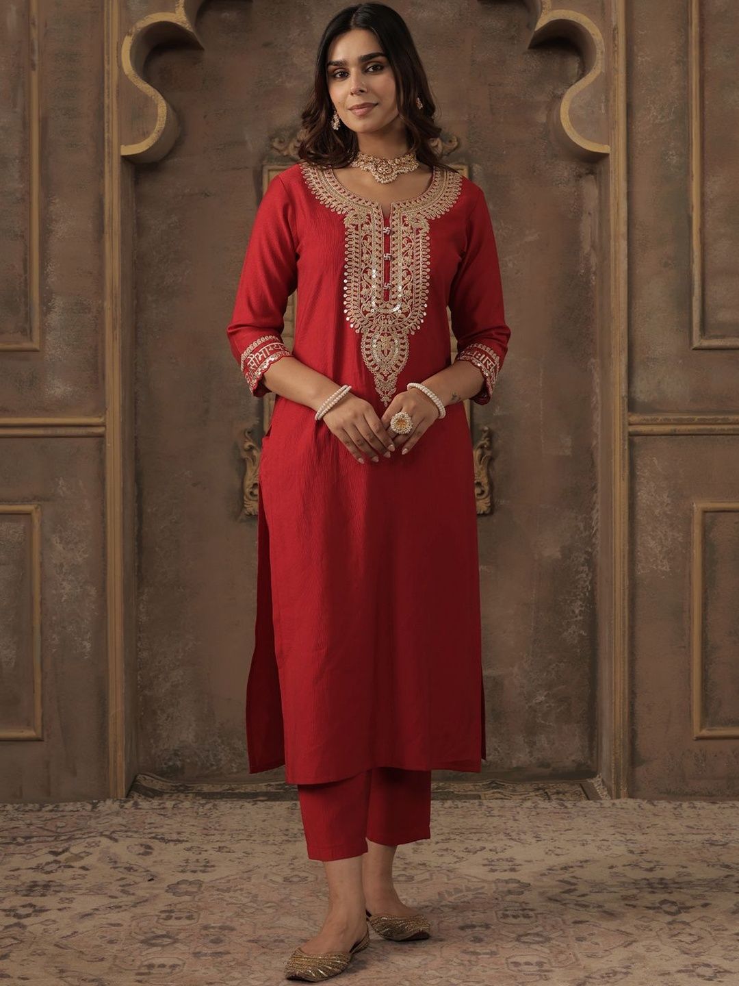 Women Ethnic Motifs Embroidered Kurta with Trousers