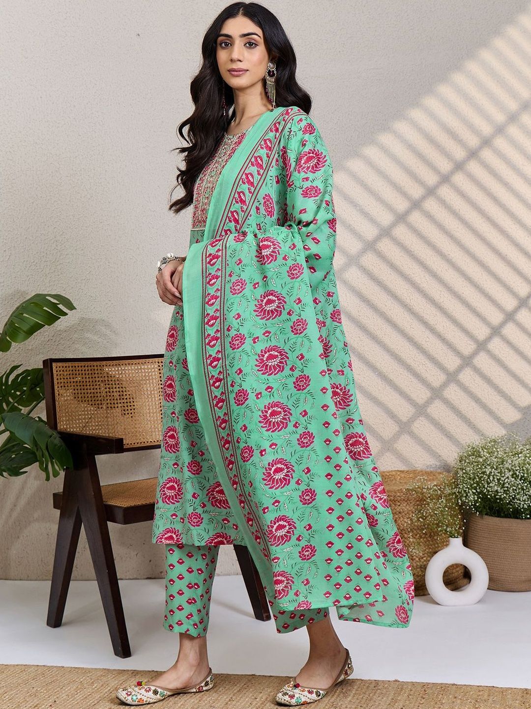 Women Floral Printed Regular Mirror Work Kurta & Trousers With Dupatta