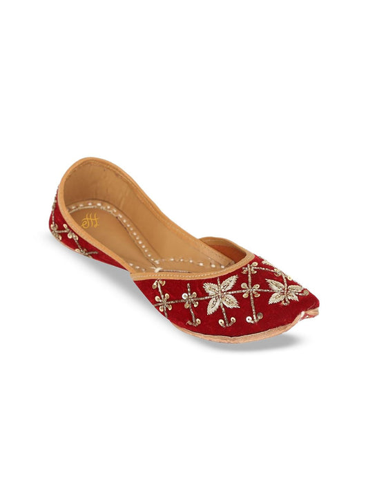 Dhiyona HOP Women Embellished Mojaris Round Toe Flats
