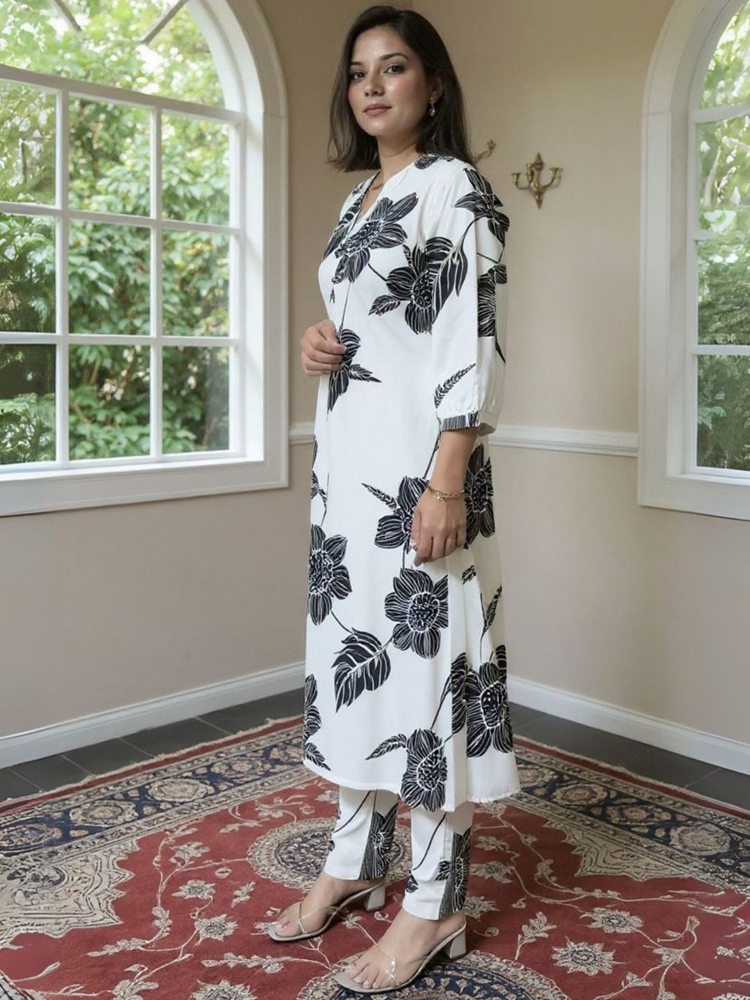 Women Floral Printed Kurta with Trousers
