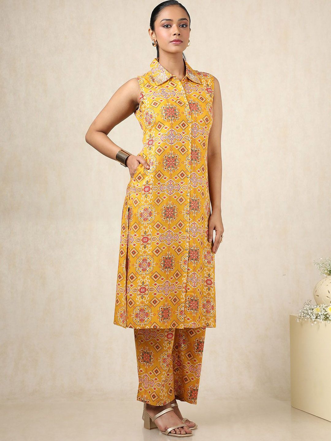 Dhiyona SO Women's Ethnic Motifs Printed High Slit Shirt Collar Sequinned Straight Kurta With Trousers