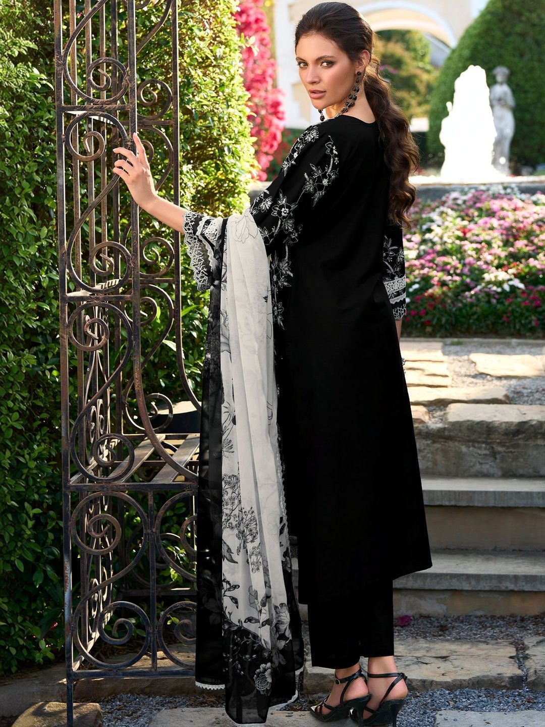 Women Floral Printed Regular Pure Cotton Kurta with Trousers & With Dupatta