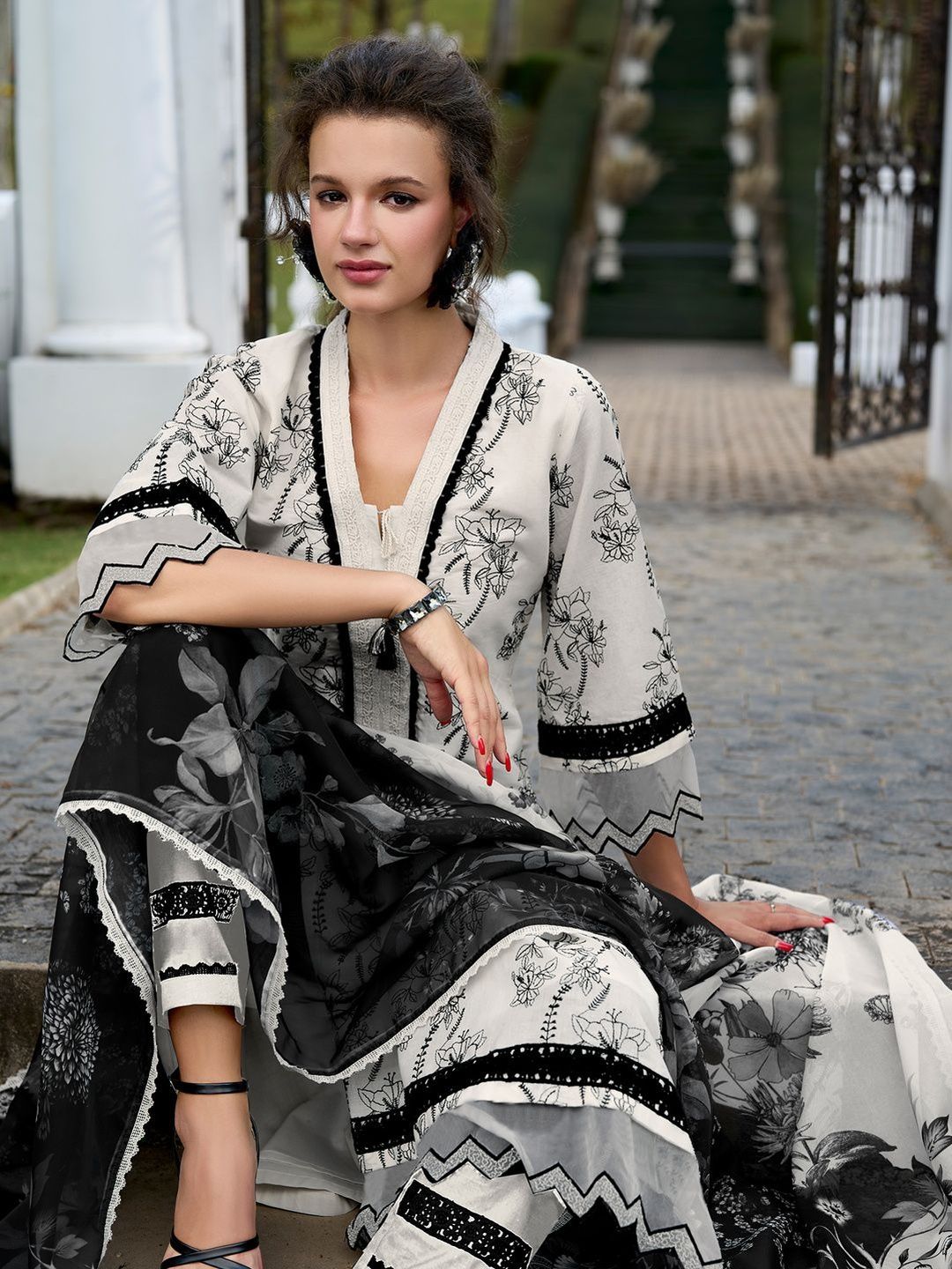 Women Floral Printed Regular Pure Cotton Kurta with Trousers & With Dupatta