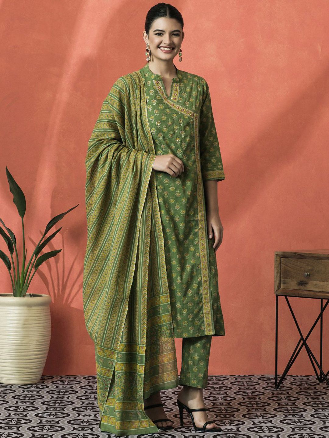 Dhiyona SN Women's Floral Printed Mandarin Collar Pure Cotton Straight Kurta With Trouser & Dupatta