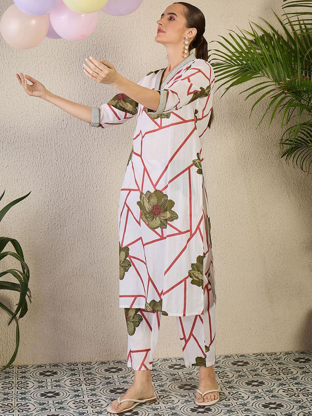 Floral Printed V-Neck Pure Cotton Straight Kurta With Trousers