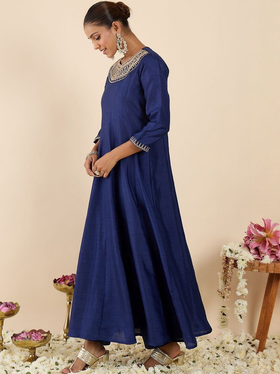 Women Ethnic Motifs Embroidered Panelled Thread Work Kurta with Trousers